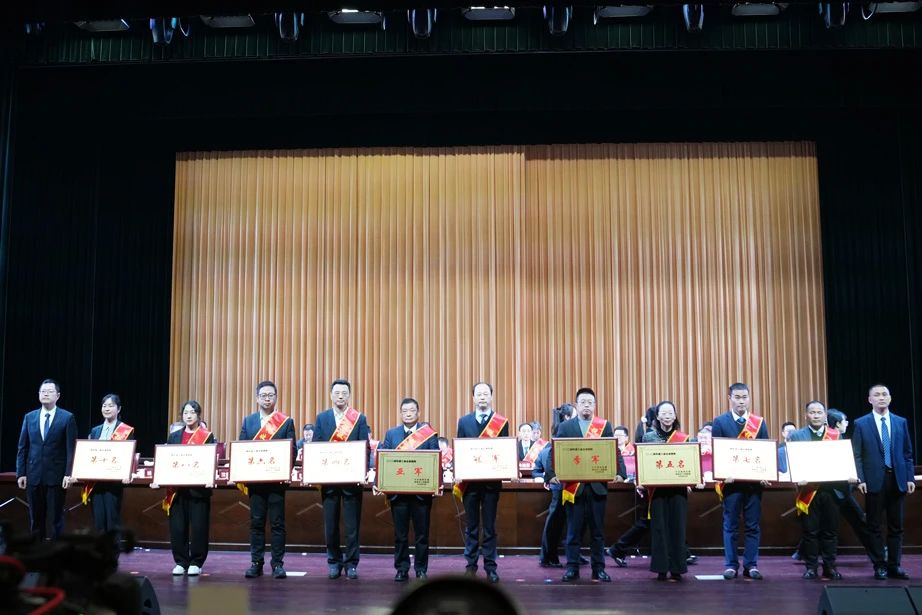 開門紅 | 巨人集團(tuán)獲區(qū)多項(xiàng)表彰 開門紅 | 巨人集團(tuán)獲區(qū)多項(xiàng)表彰