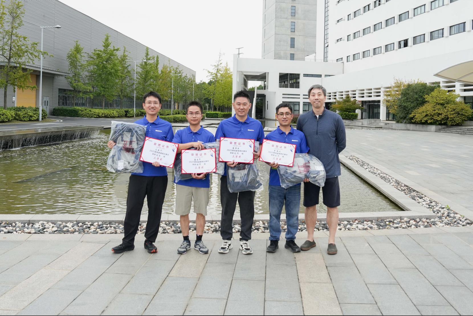 塔下再聚首 攀登勢(shì)正雄——巨龍電梯試驗(yàn)塔第六屆登高跑開賽 塔下再聚首 攀登勢(shì)正雄——巨龍電梯試驗(yàn)塔第六屆登高跑開賽