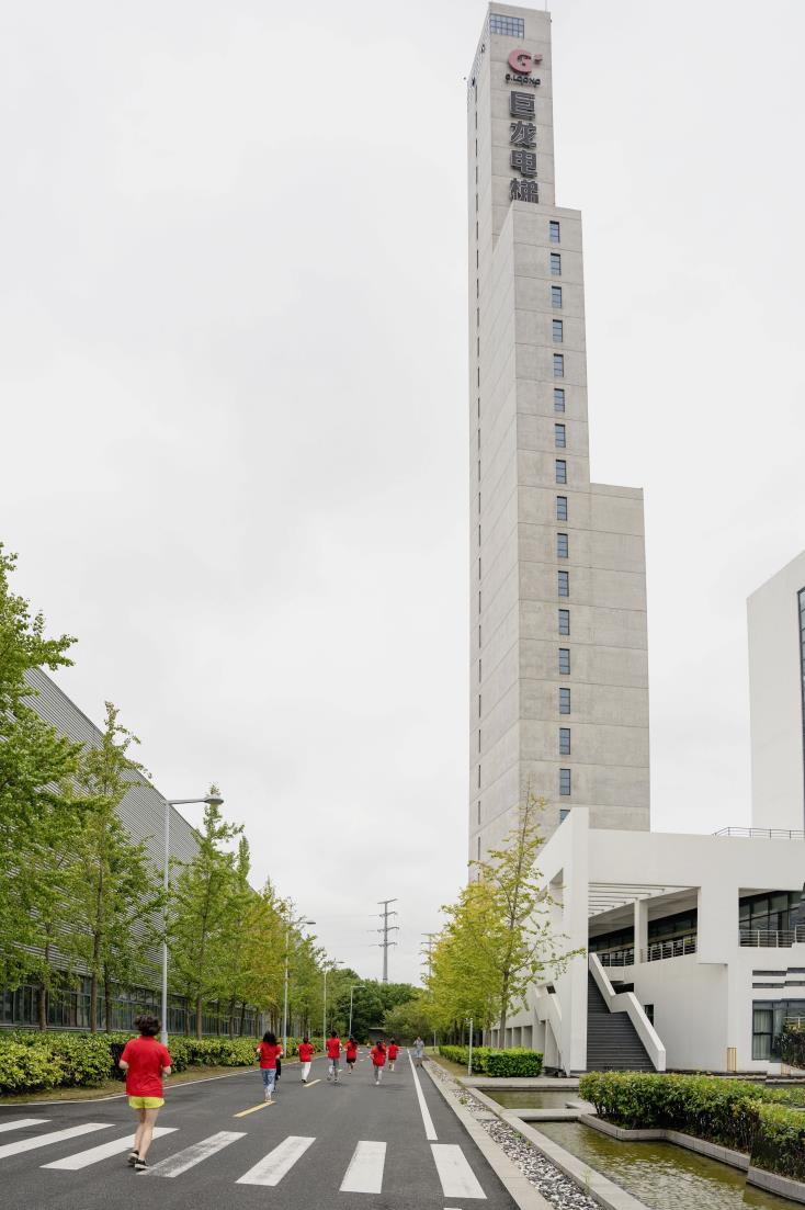 塔下再聚首 攀登勢(shì)正雄——巨龍電梯試驗(yàn)塔第六屆登高跑開賽 塔下再聚首 攀登勢(shì)正雄——巨龍電梯試驗(yàn)塔第六屆登高跑開賽