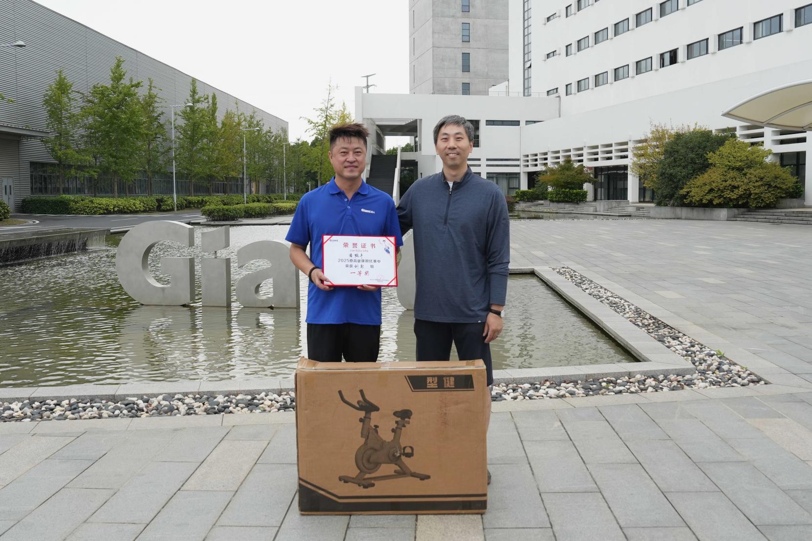 塔下再聚首 攀登勢(shì)正雄——巨龍電梯試驗(yàn)塔第六屆登高跑開賽 塔下再聚首 攀登勢(shì)正雄——巨龍電梯試驗(yàn)塔第六屆登高跑開賽